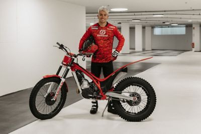GASGAS FACTORY RACING SIGNS JAIME BUSTO!